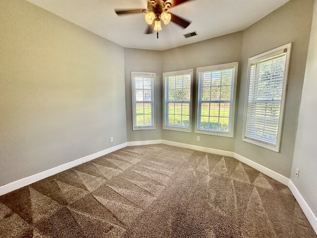 Building Photo - Spacious Home on a Large Lot in Grande Oaks!