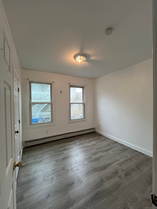 Building Photo - 120 Maltby St