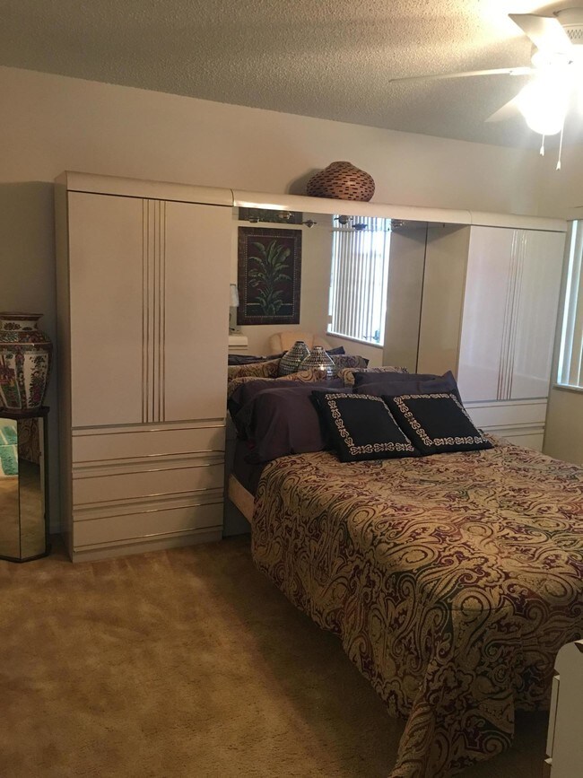 Building Photo - 361 S Hollybrook Dr