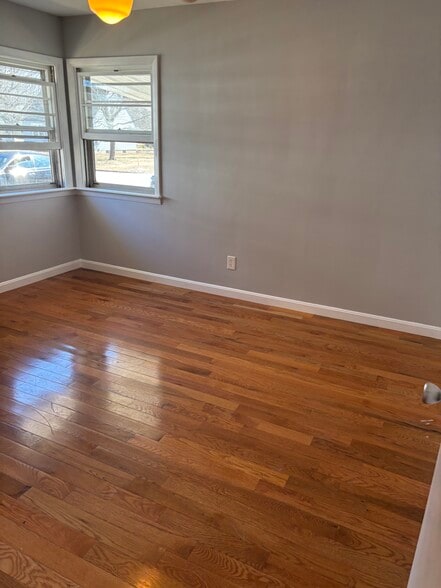 Building Photo - 11 Brierway Dr