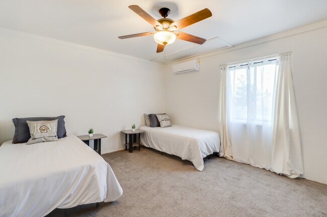 Building Photo - 1063 S Big Bear Rd