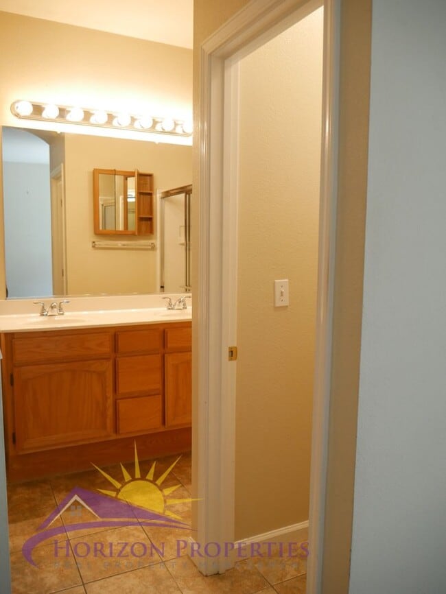 Building Photo - 3 Bed 2 Bath 1,130 sqft Single Family Home...