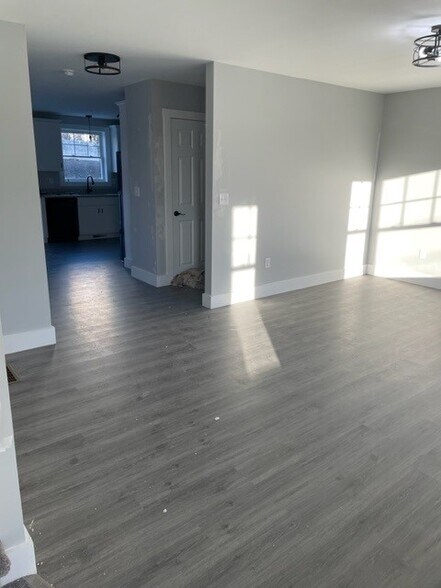 Building Photo - 32 Main St