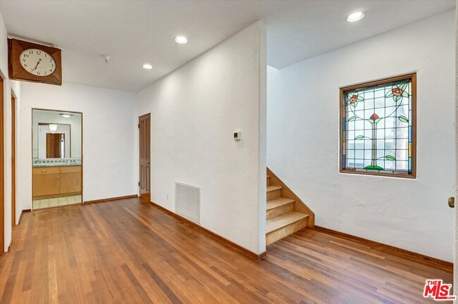 Building Photo - 3916 Rambla Orienta