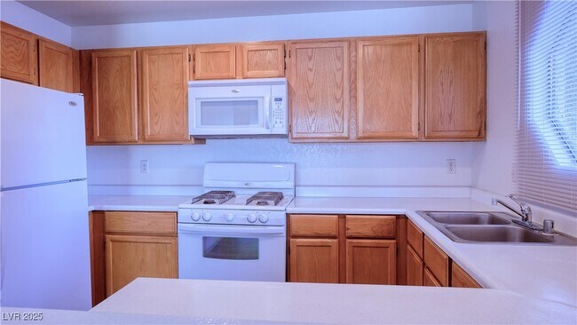 Building Photo - 5066 S Rainbow Blvd