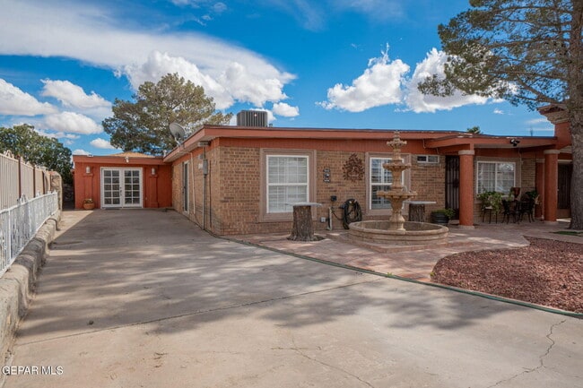 Building Photo - 604 Haverhill Rd