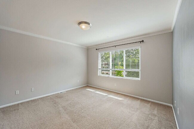 Building Photo - This is a beautiful property in the Savana...