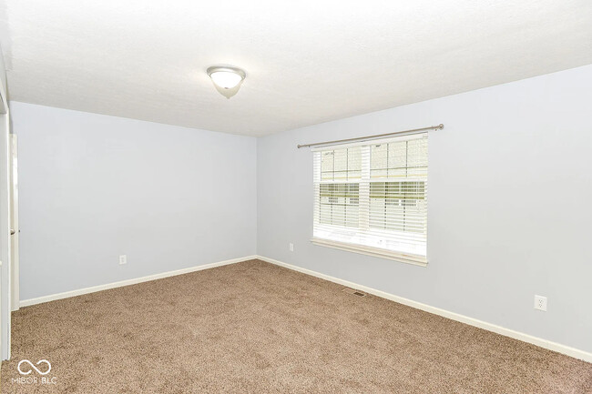 Building Photo - 9651 Calamus Dr