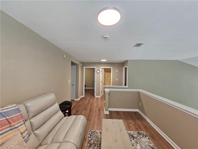 Building Photo - 2216 Worrall Hill Dr
