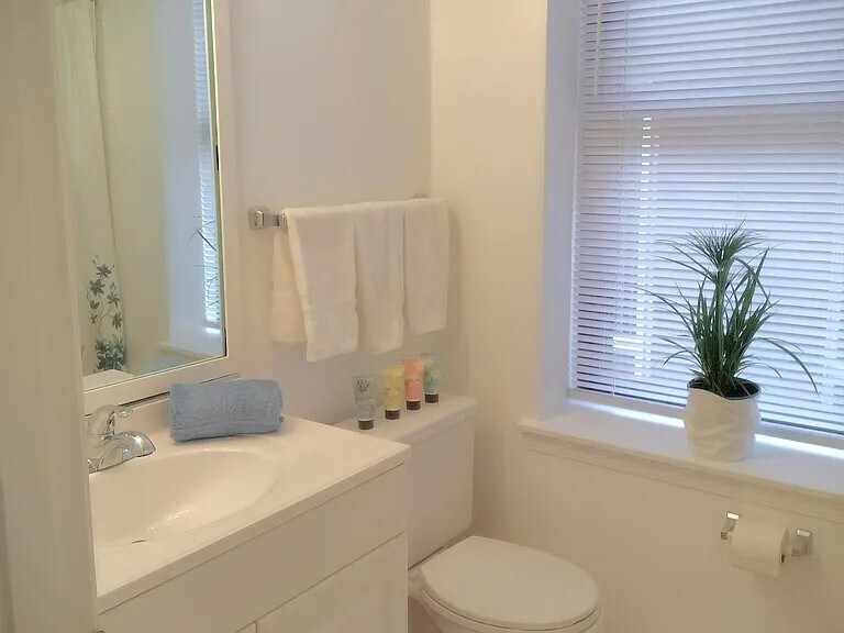 Building Photo - 1307 N Clayton St