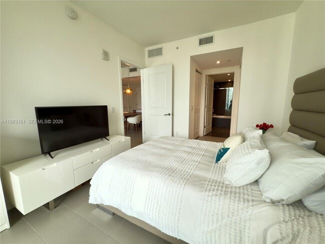 Building Photo - 1600 NE 1st Ave