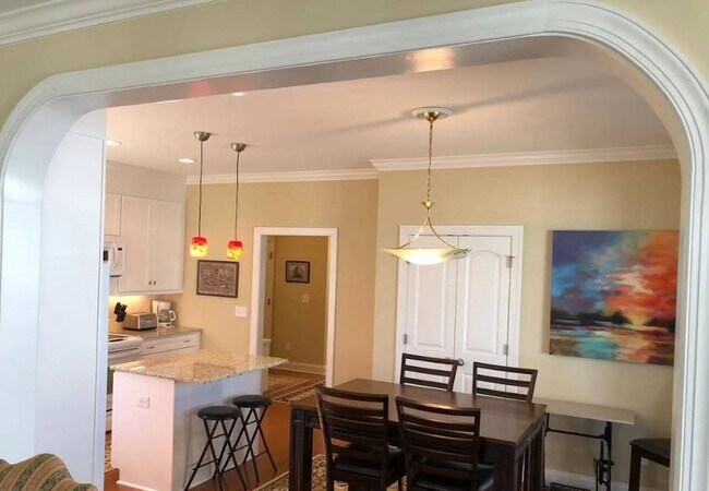 Building Photo - 225 Coach Light Way SW