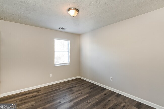 Building Photo - 5895 Brookside Dr SE