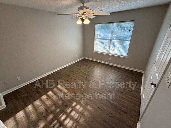 Building Photo - 1047 Oak Blossom Way