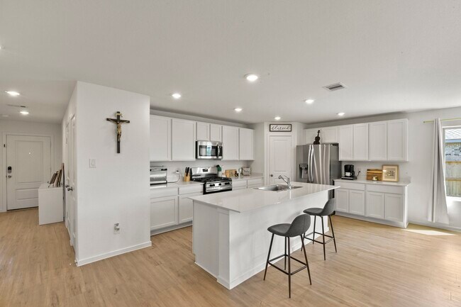 Building Photo - 9931 Cliffside Rdg