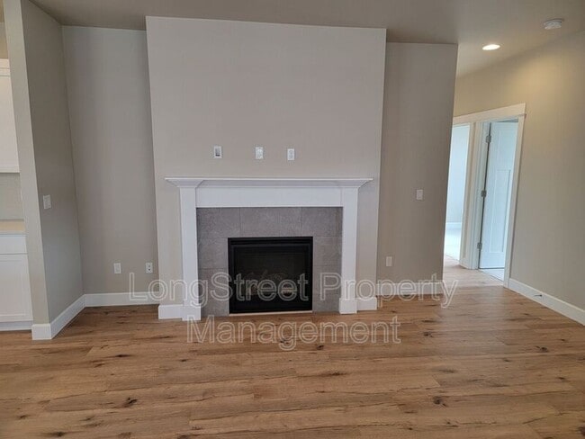 Building Photo - 5221 SW Hudson Ave