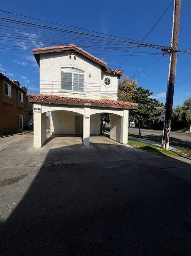 Building Photo - 730 K St