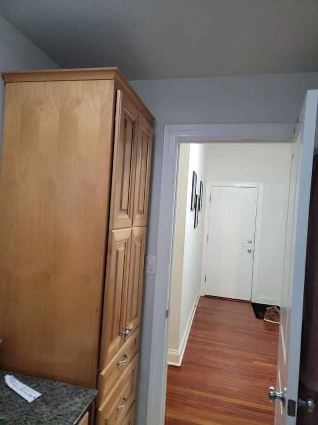 Building Photo - 7627 N Greenview Ave