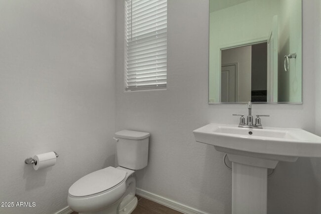 Building Photo - 15142 W Sherman St