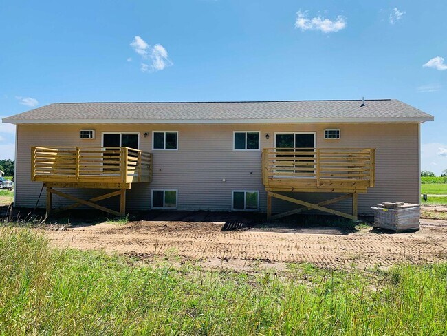 Building Photo - 3 Bedroom Duplex