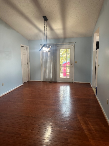 Building Photo - 227 Colonial Heights Rd