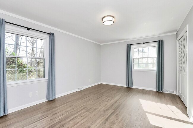 Building Photo - 1932 Stoneyridge Dr