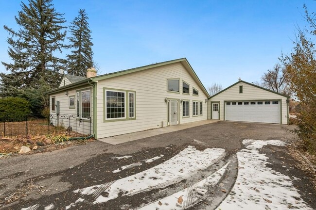 Building Photo - 2856 E 1st St