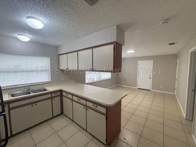 Building Photo - 1020 S Bay Ave