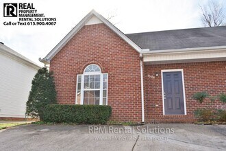 Building Photo - Wonderful 3BR/2BA duplex 1 minute from MTSU!