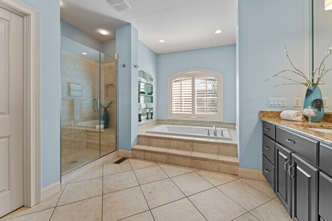 Building Photo - 12932 Sunset Bluff Ct