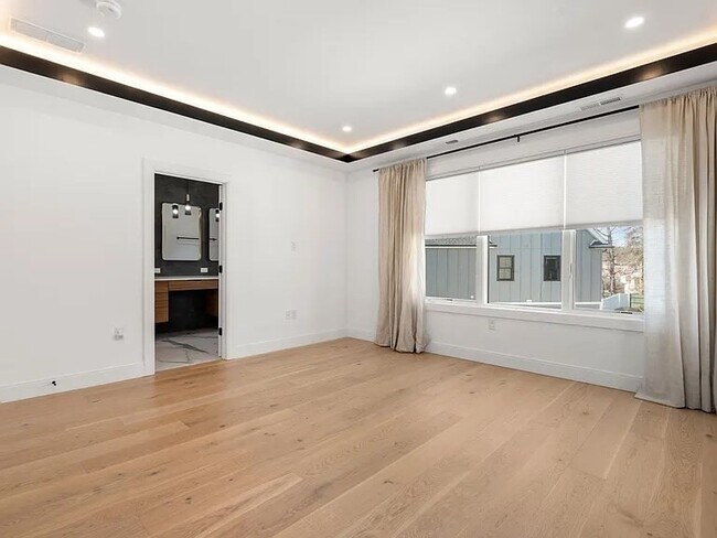 Building Photo - 114 Church St