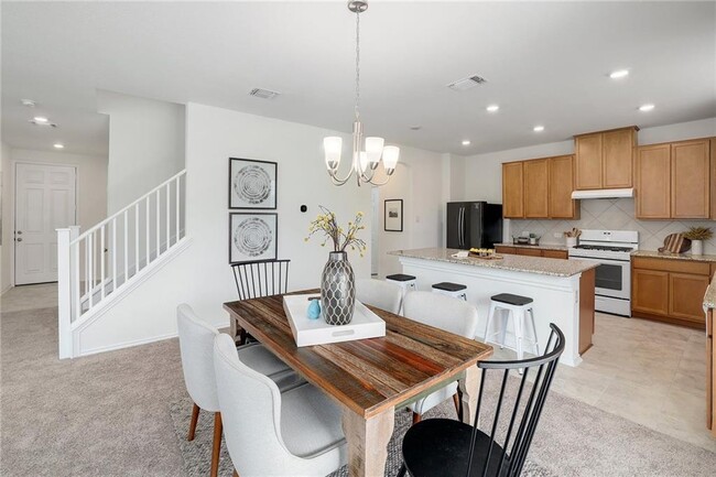 Building Photo - 808 Desaix Dr