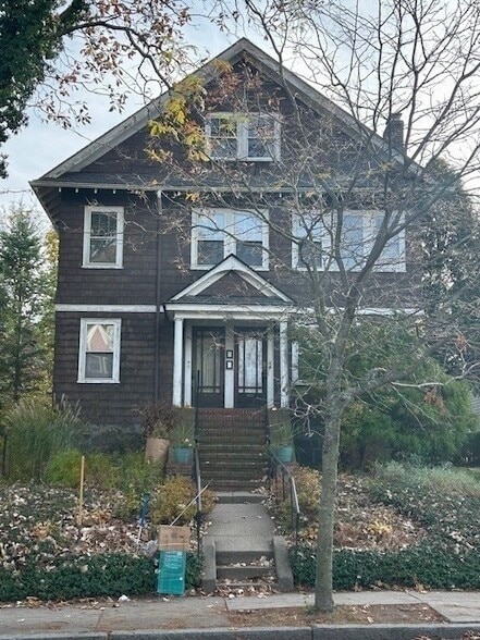 Building Photo - 69 Melville Ave