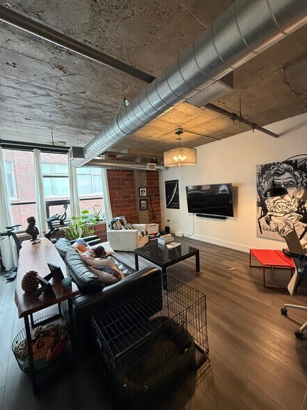 Building Photo - 718 Washington Ave N