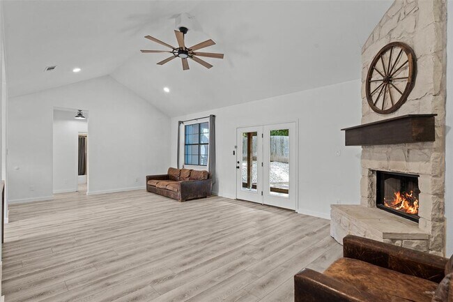 Building Photo - 14913 Longbranch Dr