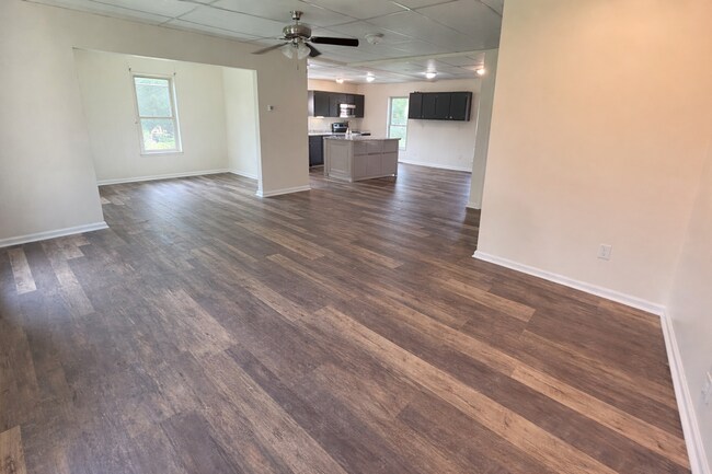 Building Photo - 3089 Pandapas Pond Rd