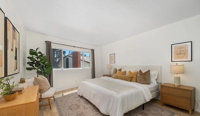 Building Photo - Spacious and  light-filled one-bedroom, on...