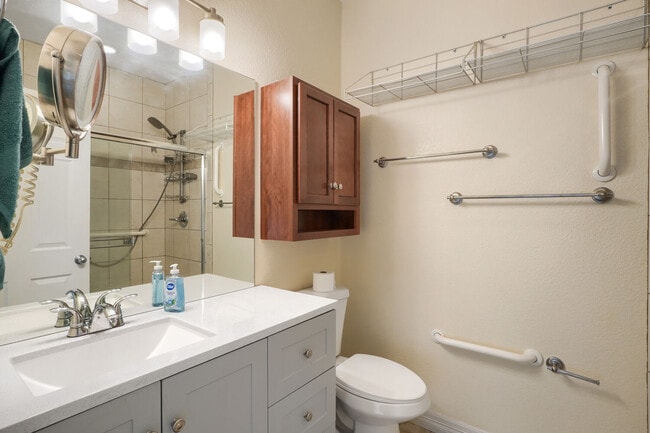 Building Photo - 692 Louis Dr
