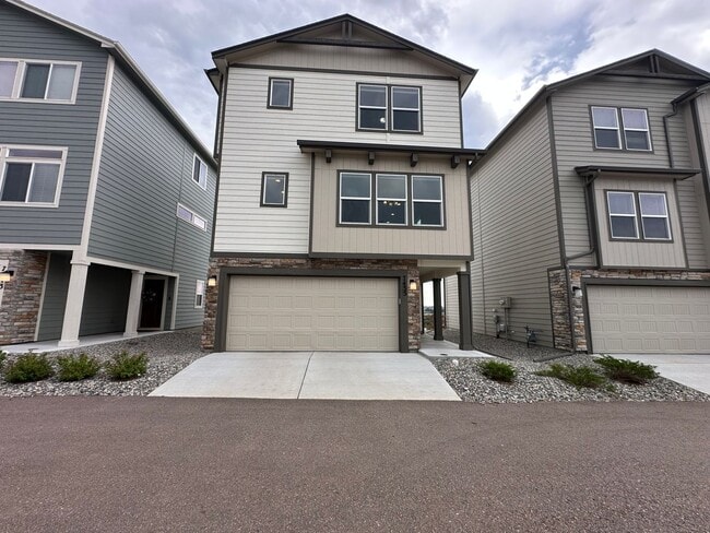Primary Photo - Charming 3 Bed 3 Bath House!!!