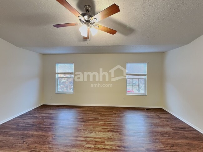 Building Photo - 912 Wallace Dr