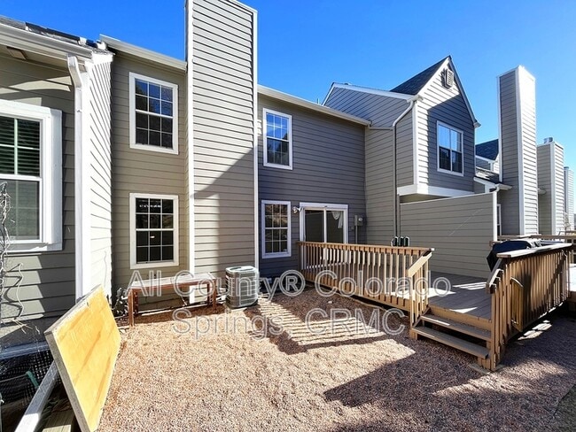 Building Photo - 2058 Palm Dr