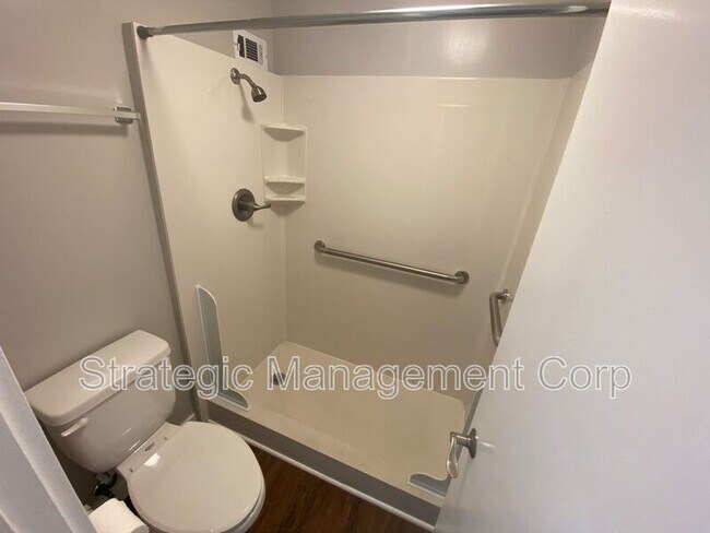 Building Photo - 1301 Lusitana St