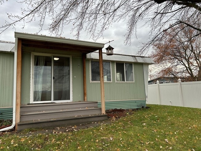Building Photo - Updated 3 bedroom manufactured home
