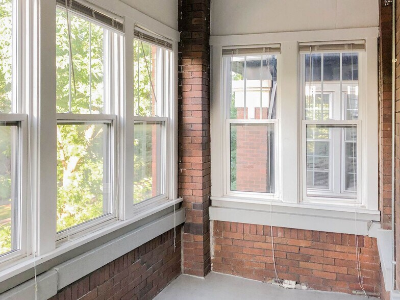 Building Photo - 1440 W Addison St