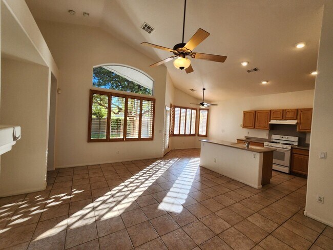 Building Photo - Charming Single-Story Pulte Home in a corn...