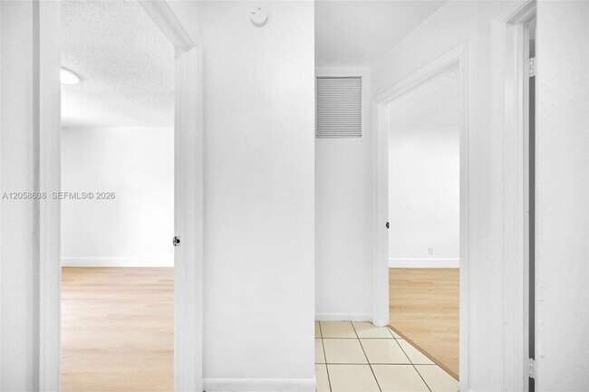 Building Photo - 304 SW 77th Ave