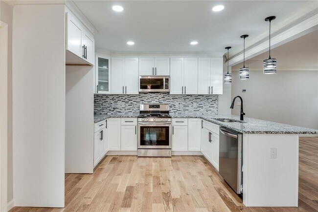 Building Photo - 2575 Barrylynn Dr