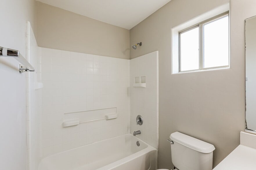 Building Photo - 2247 E Calle Gran Desierto