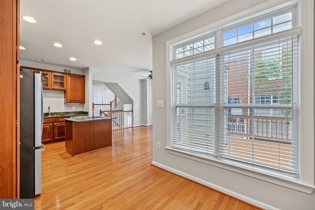 Building Photo - 5256 Bessley Pl