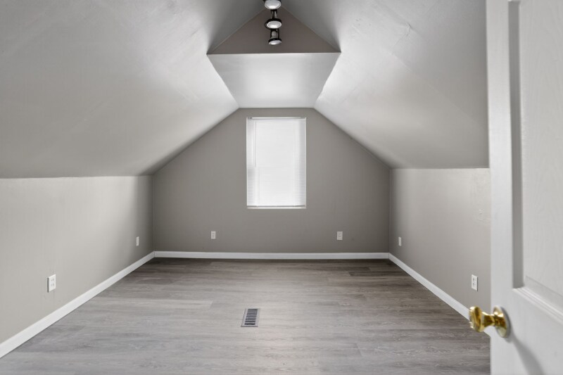 Building Photo - 5000 Plover Ave